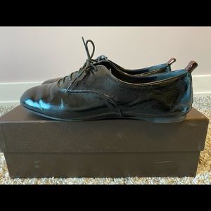 Black Gucci laced flats